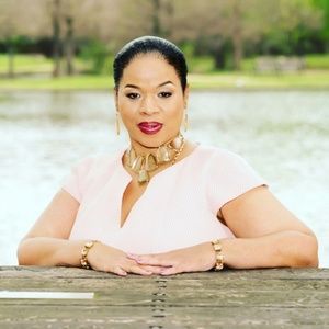 Meet your Posher, Cassandra